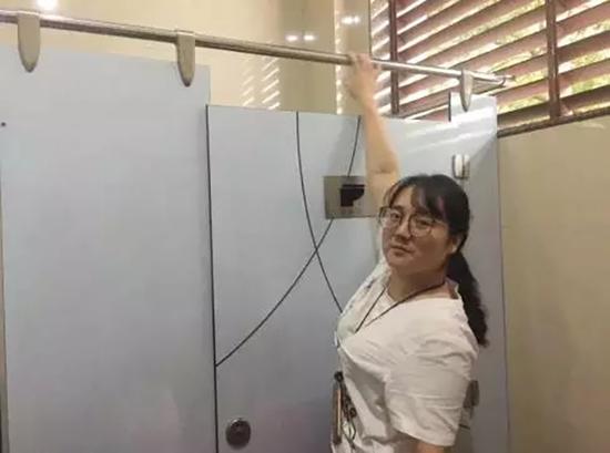 90后姑娘从名企辞职做公厕管理员：适合自己最重要
