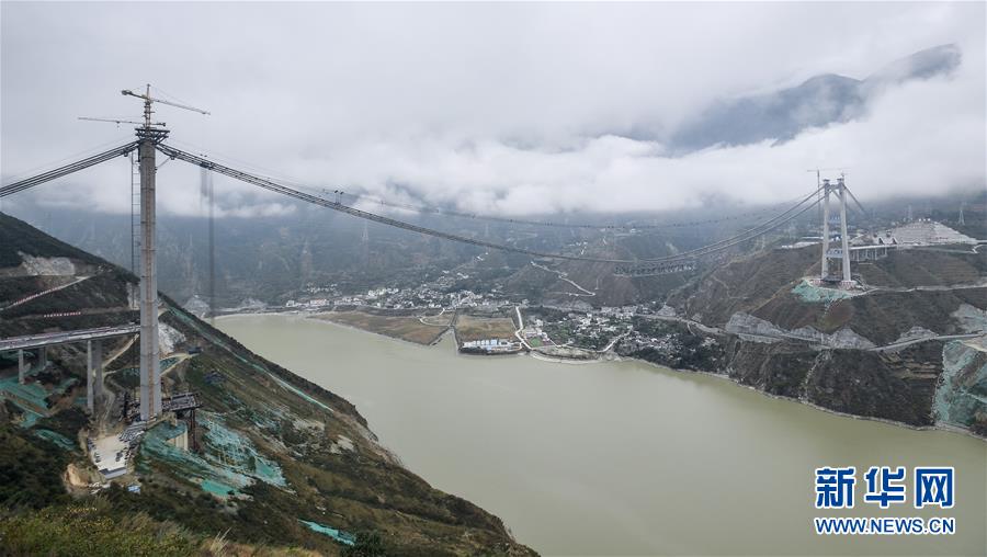 “川藏第一桥”：全长超千米 横跨大渡河(组图)