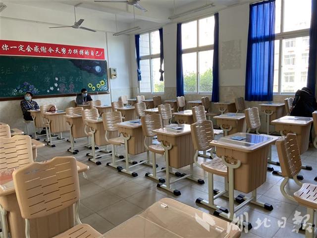 武汉多所高中有序开展高三复学校园防疫