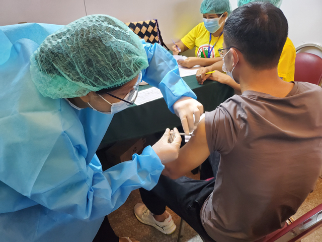 “春苗行动”在缅甸有序推进  7000余中国同胞已完成接种_fororder_111超过7200名在缅中国同胞已免费接种两剂国产新冠疫苗