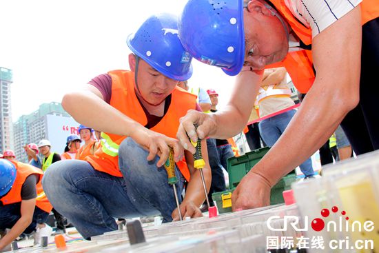 贵州遵义：建筑工人以赛促练比拼安全技能