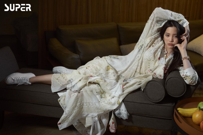 欧阳娜娜全新封面大片发布 自己量身打造时尚造型 欧阳娜娜全新封面大片发布 自己量身打造时尚造型