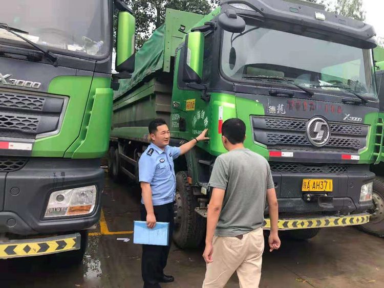 （转载）交警高新大队将辖区建筑垃圾清运车辆及企业全面停运整改