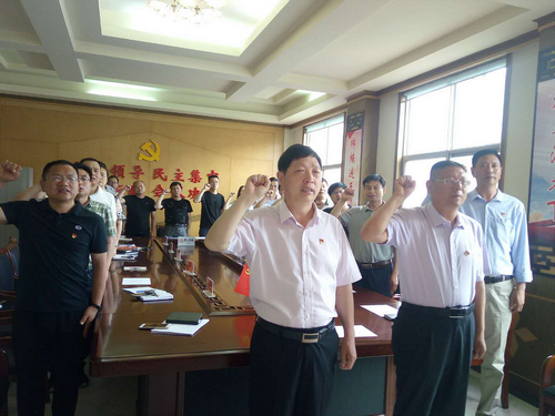 【河南供稿】漯河市第三中学开展规范守则集中宣誓活动