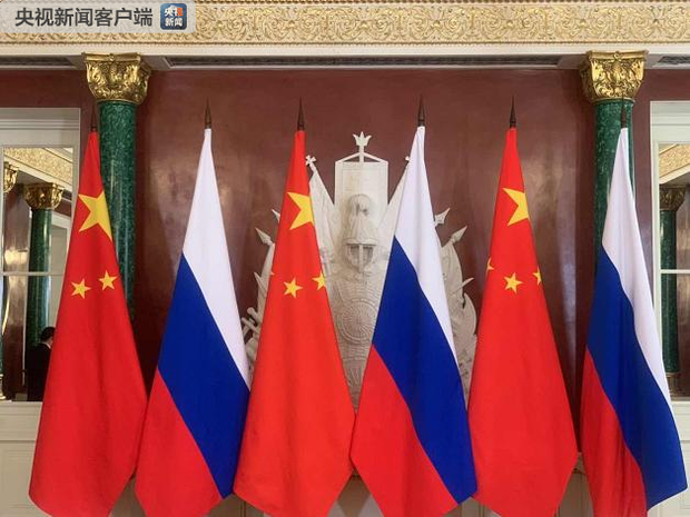 央视快讯：中俄两国元首签署两份联合声明