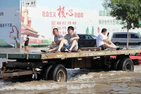 阳光明媚 雨灾后正在逐步恢复的新乡