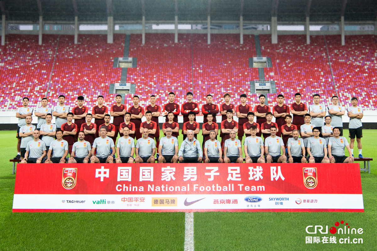 新一期中国国家男子足球队全家福出炉