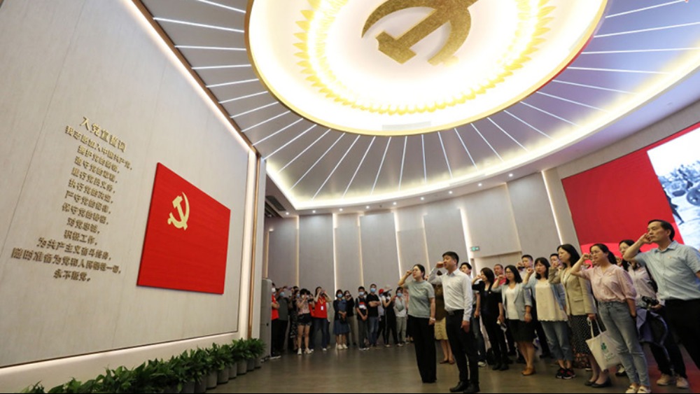 【央视快评】用伟大建党精神滋养党性修养