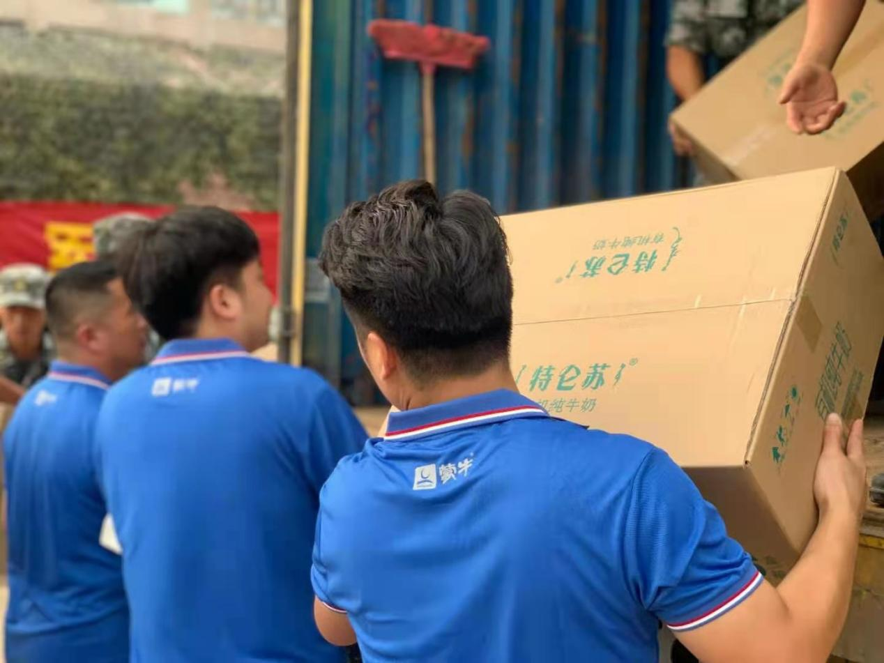 爱比雨大 风“豫”同“州”蒙牛700余万元款物驰援河南 爱比雨大 风“豫”同“州”蒙牛700余万元款物驰援河南_fororder_10