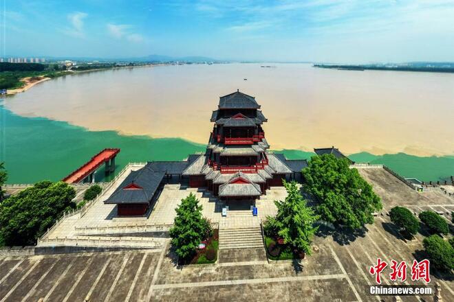 Dua Sungai Bertemu Bentuk Dua Warna Dua Sungai Bertemu Bentuk Dua Warna_fororder_66