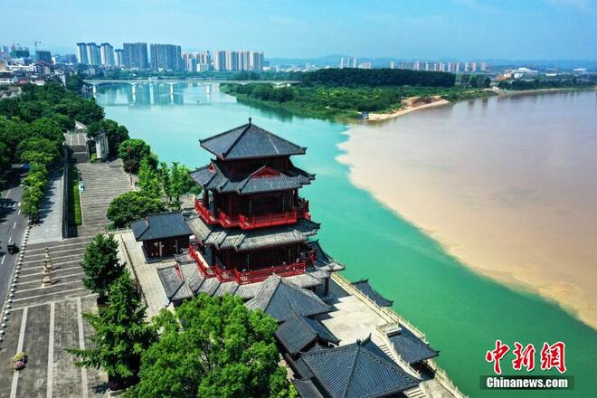 Dua Sungai Bertemu Bentuk Dua Warna Dua Sungai Bertemu Bentuk Dua Warna_fororder_6