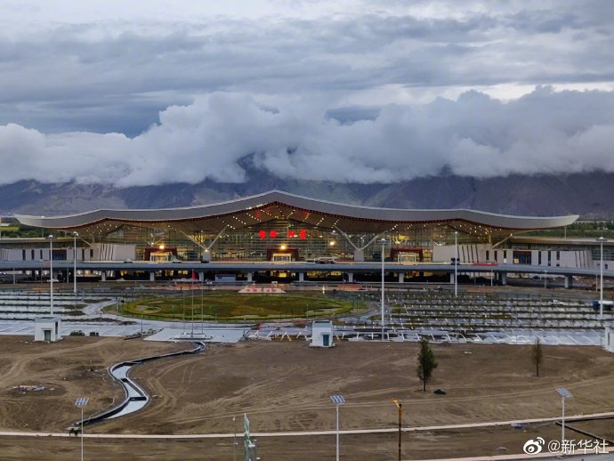 西藏最大航站楼正式投运