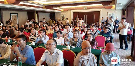 （转载）央视大型纪录电影《针传》成都首映 成都女医生邹群成主角