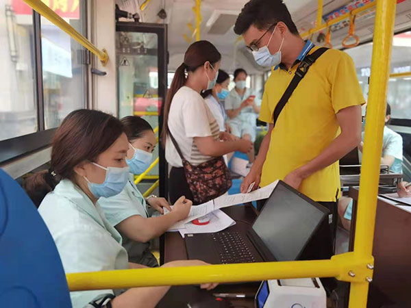 （首个附链接）自贡市荣县首个新冠疫苗流动接种车顺利启用_fororder_接种现场