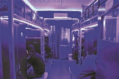 酷炫！北理工大学生将宿舍改造成“太空舱”