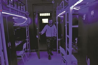 酷炫！北理工大学生将宿舍改造成“太空舱”