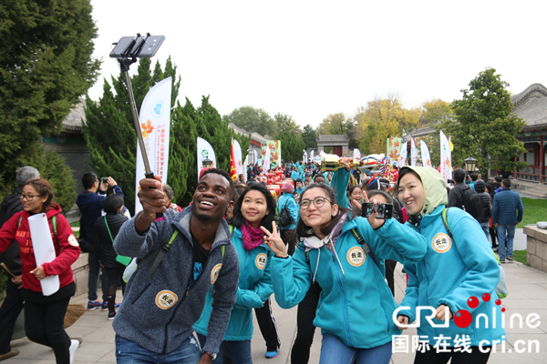 600人の外国人が昆明湖で競歩＝北京