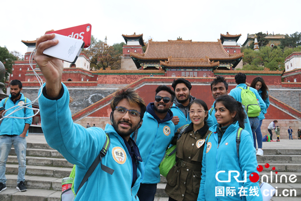 600人の外国人が昆明湖で競歩＝北京