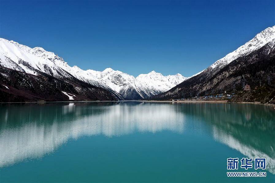 西藏美丽然乌湖