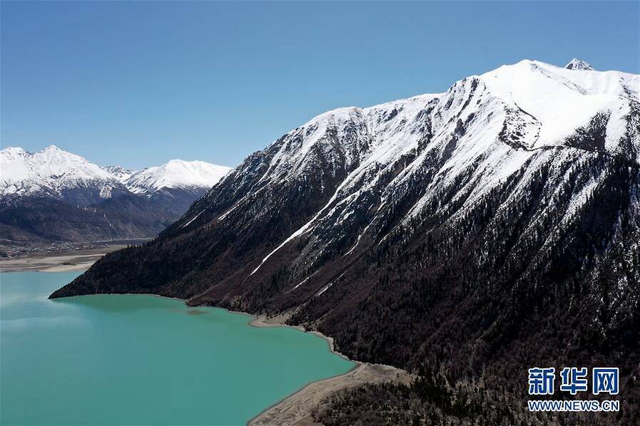 西藏美丽然乌湖