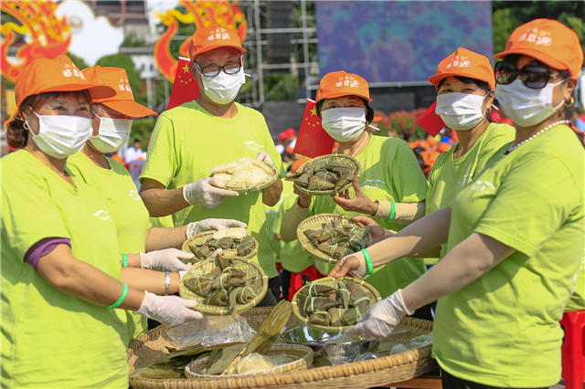 Over 9,000 people in Hubei make Zongzi, setting Guinness World Records