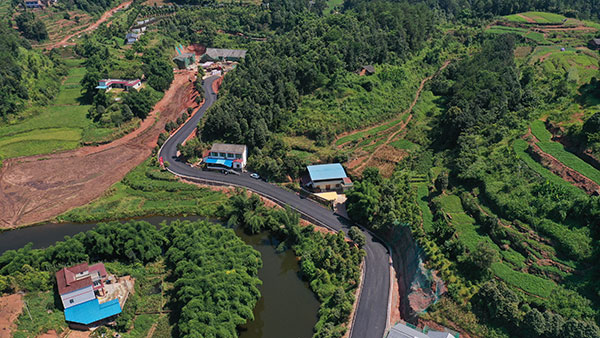 一曼故居旅游道路提升改造项目进入收尾阶段_fororder_一曼故居旅游道路提升改造项目初见雏形。杨晓川-摄
