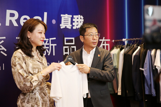 产品用户两手抓 红豆股份总经理走进直播间为哪般? 产品用户两手抓 红豆股份总经理走进直播间为哪般?