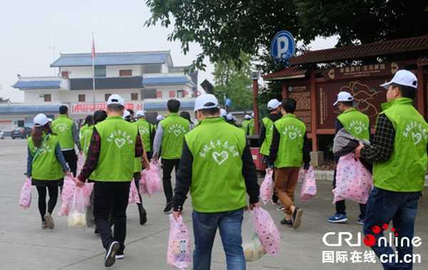 图片默认标题_fororder_送老人的爱心大礼包