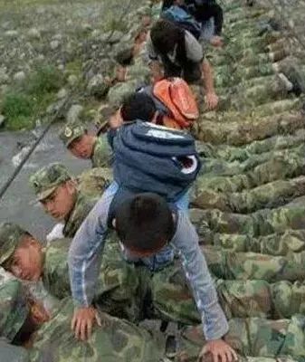 Çinli askerler işte böyledir!_fororder_resim11