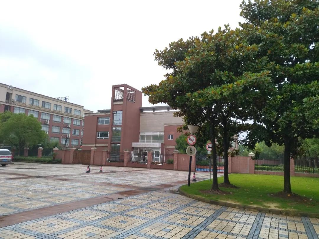 【教育频道+国际教育+名校来了】贾志国:三十年辛勤耕耘 硕果累累 积极面对挑战 【教育频道+国际教育+名校来了】贾志国:三十年辛勤耕耘 硕果累累 积极面对挑战