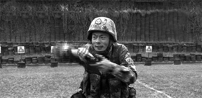 “中国枪王”出枪只要0.6秒 连专业摄像机都跟不上