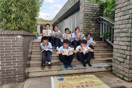 南京玄武外国语学校附小五（3）中队共读红色书籍