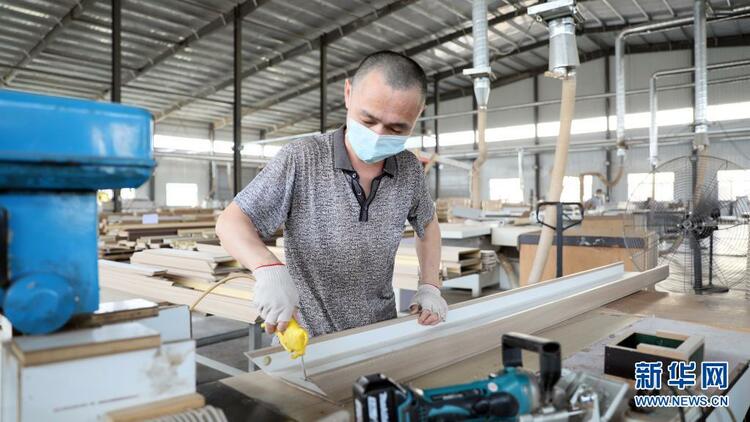 河北南宫：承接京津产业转移 打造家具产业集群