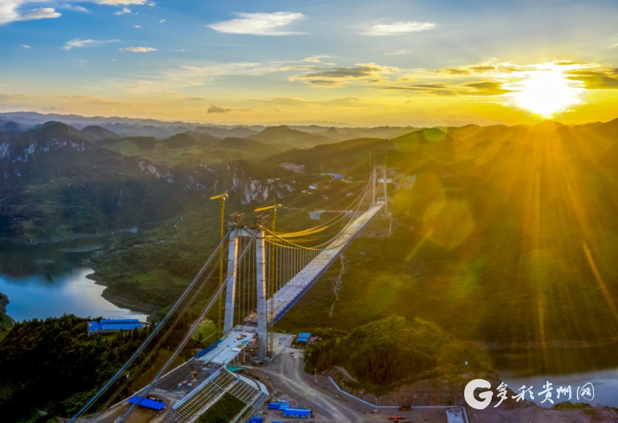 (中首)瓮开高速公路开州湖特大桥合龙