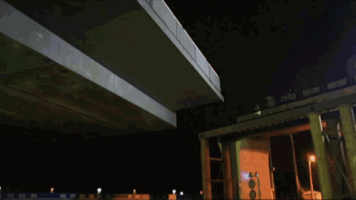 武汉3千吨桥体完成高难动作:桥上建桥 转体100度