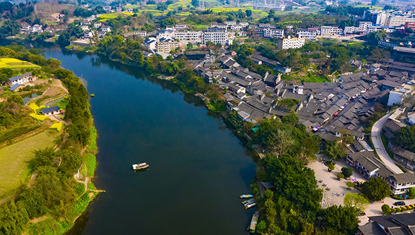 自贡沿滩:驶入高铁发展快车道 盐运古镇焕发新活力_fororder_2鸟瞰仙市古镇(摄影-廖志全)