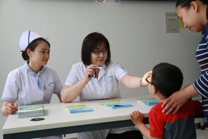 沈阳市儿童医院举办“儿童健康促进年”全国“爱眼日”义诊咨询活动