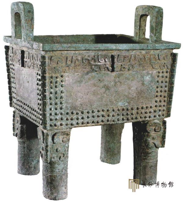 妇好墓出土文物展出 呈现殷商王后允文允武一生