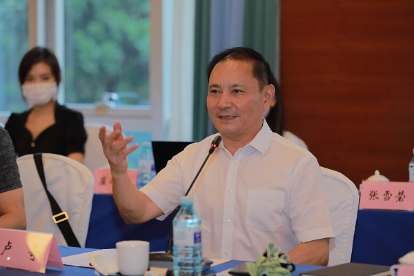 中广联合会召开广播电视文艺工作者加强职业道德建设座谈会_fororder_演员委员会副会长 卢  奇.JPG