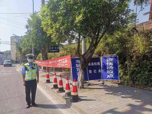 【原创】重庆市高新区交巡警：防疫情斗酷暑 坚守岗位展担当_fororder_图片1