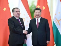 习近平会见塔吉克斯坦总统_fororder_CqgNOlzFmTSAW90AAAAAAAAAAAA337.500x389