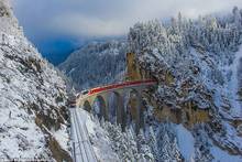 欧洲海拔最高铁路线穿越冰雪 美不胜收