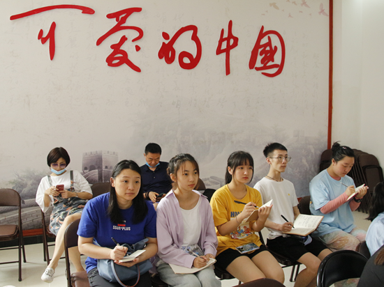 “学党史,跟党走” 江西财经大学辅导员实地宣讲党史故事 “学党史,跟党走” 江西财经大学辅导员实地宣讲党史故事_fororder_图片2