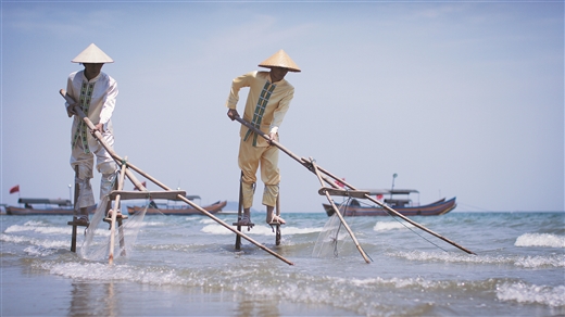 广西东兴：靠海吃海 依海而兴