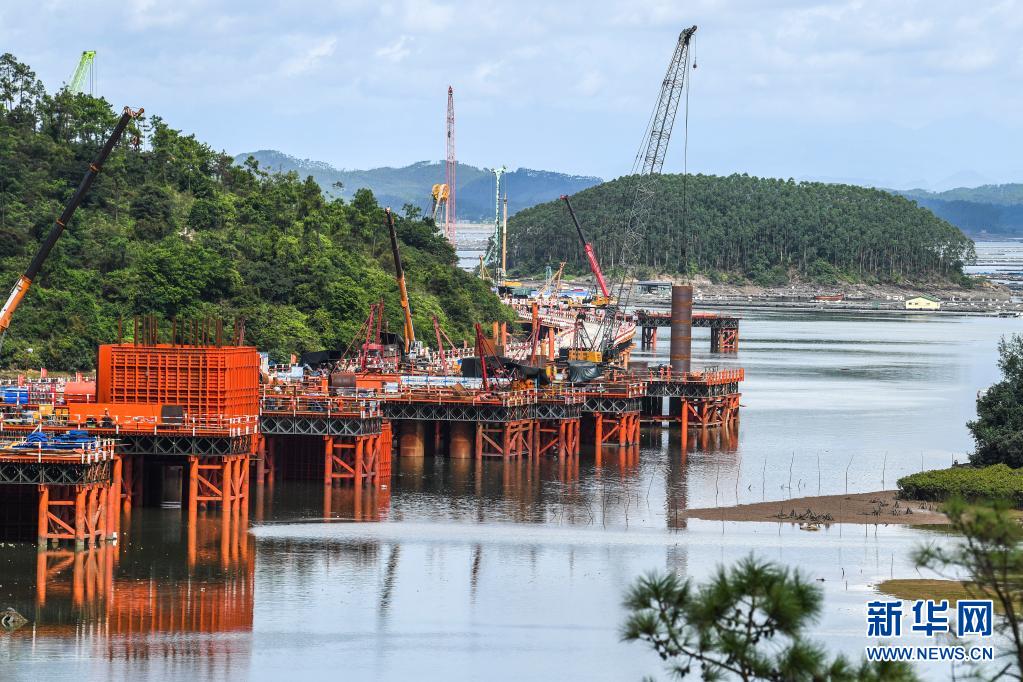 广西最长跨海大桥施工稳步推进