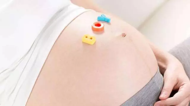 孕妈抽搐倒地吐白沫 因嫌医生&quot;小题大做&quot;拒留院