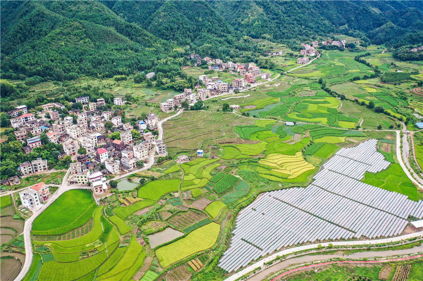 近年来,蓝山县以建设美丽乡村为契机,大力推进