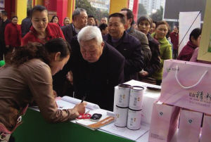 上海出炉“调查报告”：父母保健品消费远超子女估计