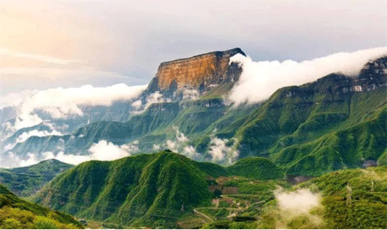 与峨眉山,瓦屋山并称为"蜀中三绝"的大瓦山,坐落于乐山市金口河区境内