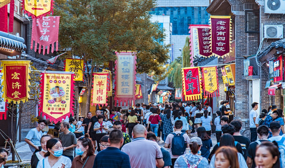 【原创 客户】    【房产资讯】济南宽厚里缘何成为商机无限的流量IP 听听这里的店主怎么说_fororder_IMG_8697.JPG